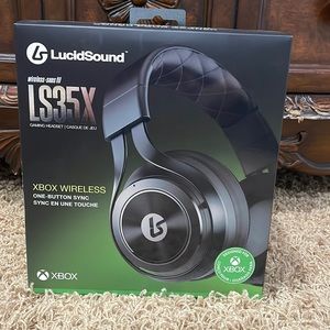 New in box Xbox wireless gaming headset